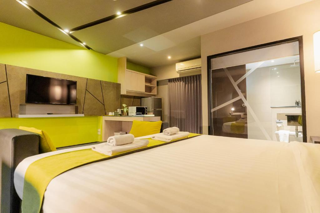 Deluxe studio view 3