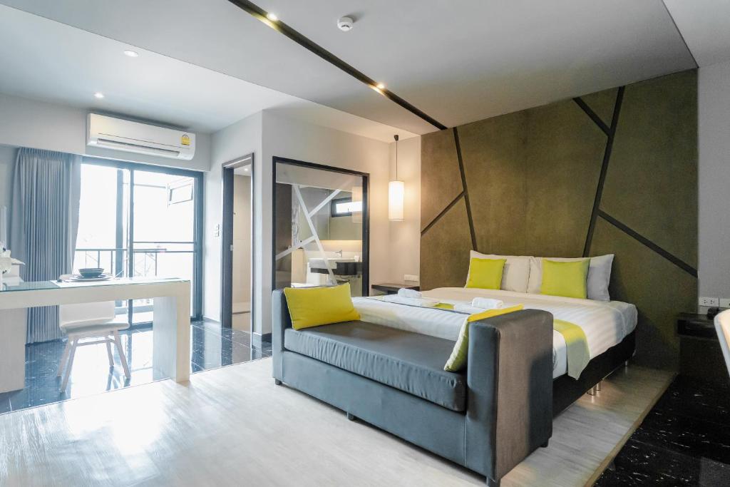 Deluxe studio view 4