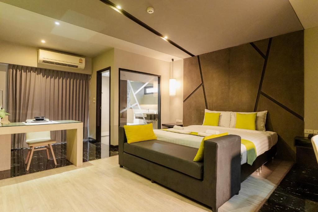 Deluxe studio view 1